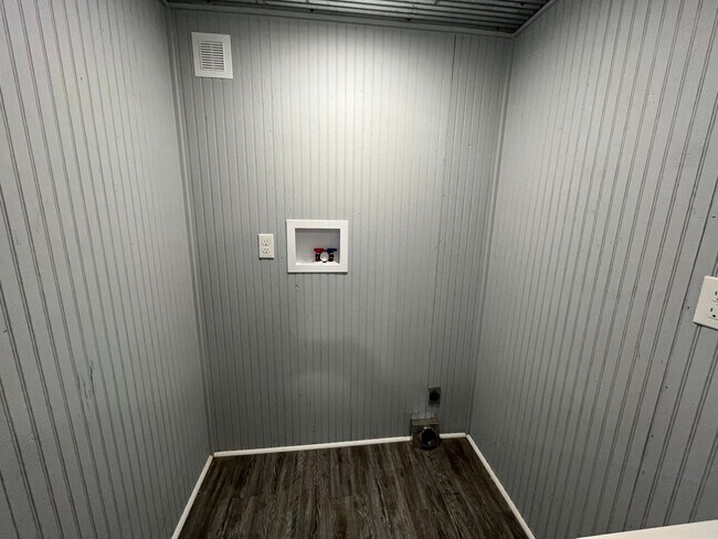 Foto del edificio - 1/1 Tinyhouse Cabin in Southside