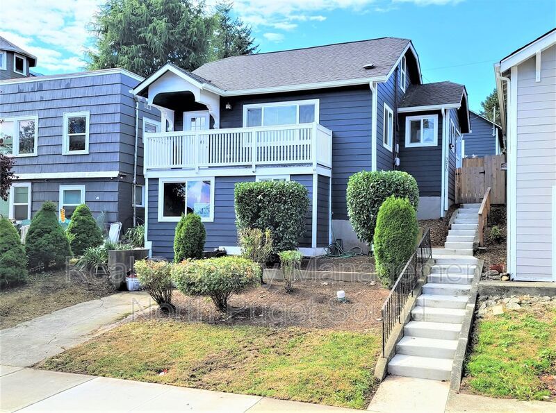 Primary Photo - 3210 Lombard Ave