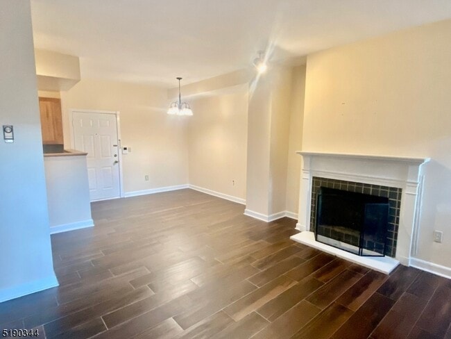 Building Photo - 515 Trinity Pl