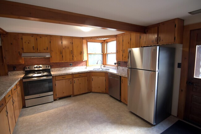 Foto del edificio - 791 Elmwood Rd