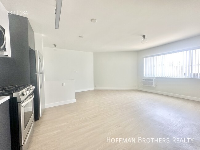 Building Photo - 1811 Tamarind Ave Los Angeles, CA 90028