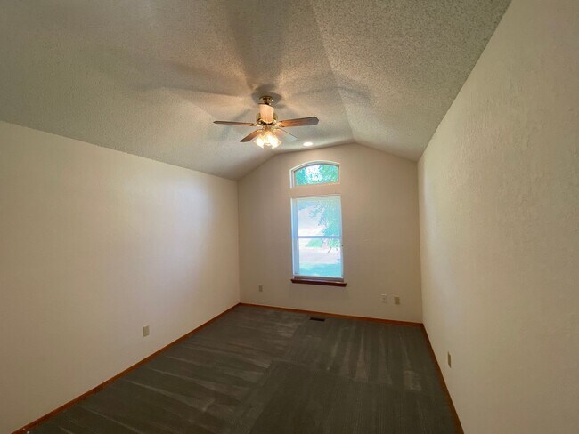Foto del edificio - Edmond Schools - Newly Renovated 3 bedroom 2 bath