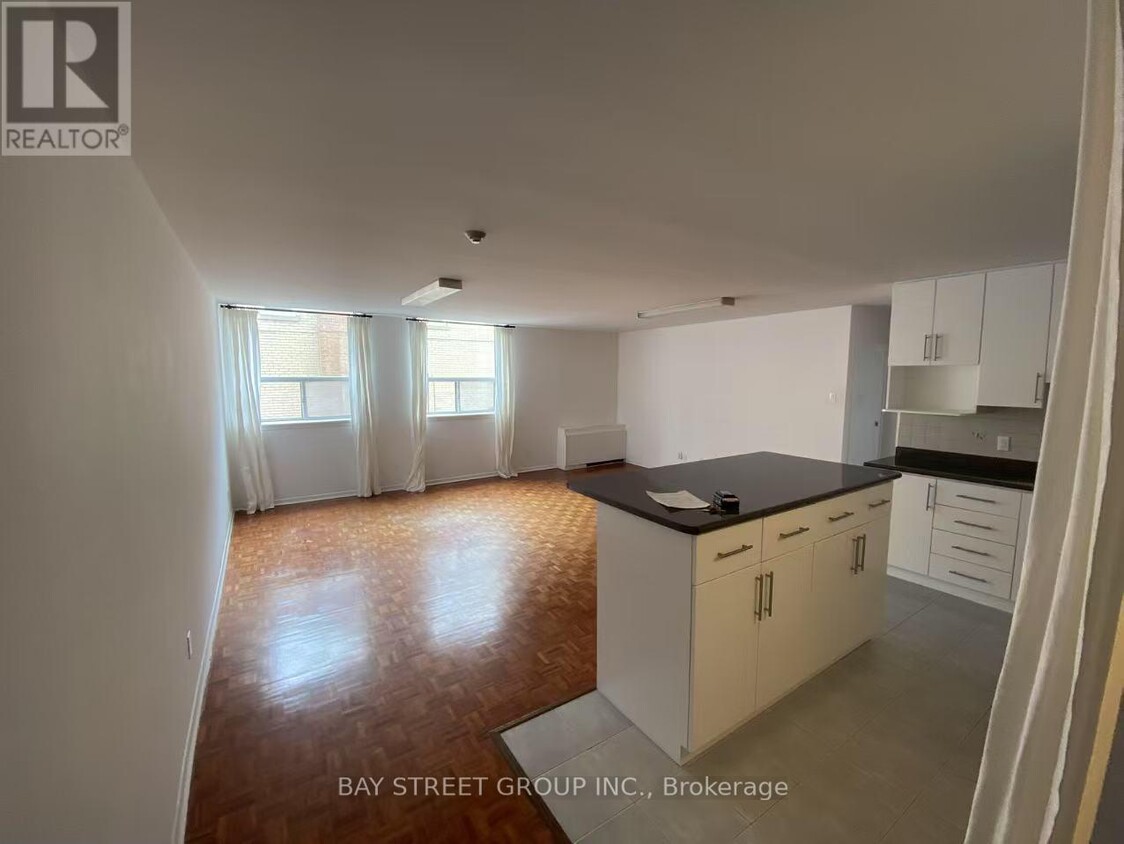 Primary Photo - 150 Beverley St