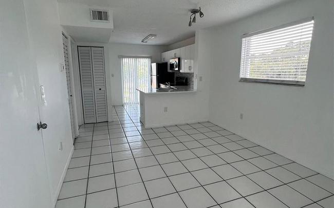 Building Photo - 2575 SW 27th Ave