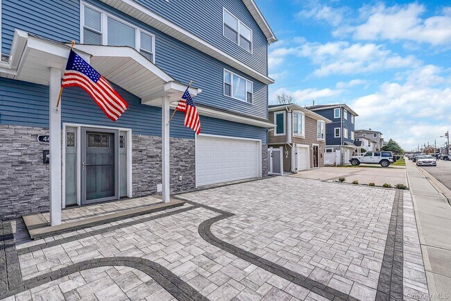 Building Photo - 449 Nassau Ave