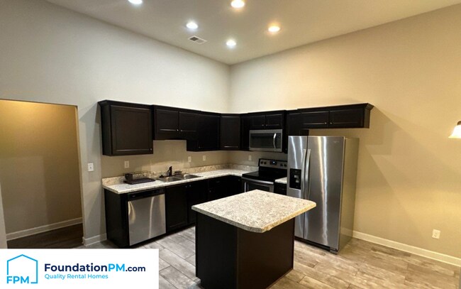 Foto del edificio - 1360 Chestnut Dr
