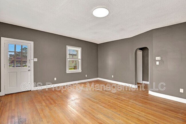 Building Photo - 44 Dover Ave