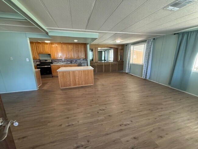 Foto del edificio - 3 Bedroom Spacious Home - Contact Property Pros