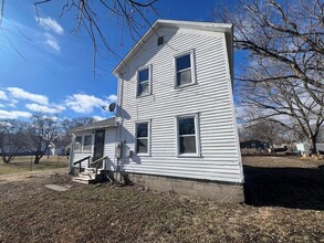 Building Photo - 916 S 32nd St