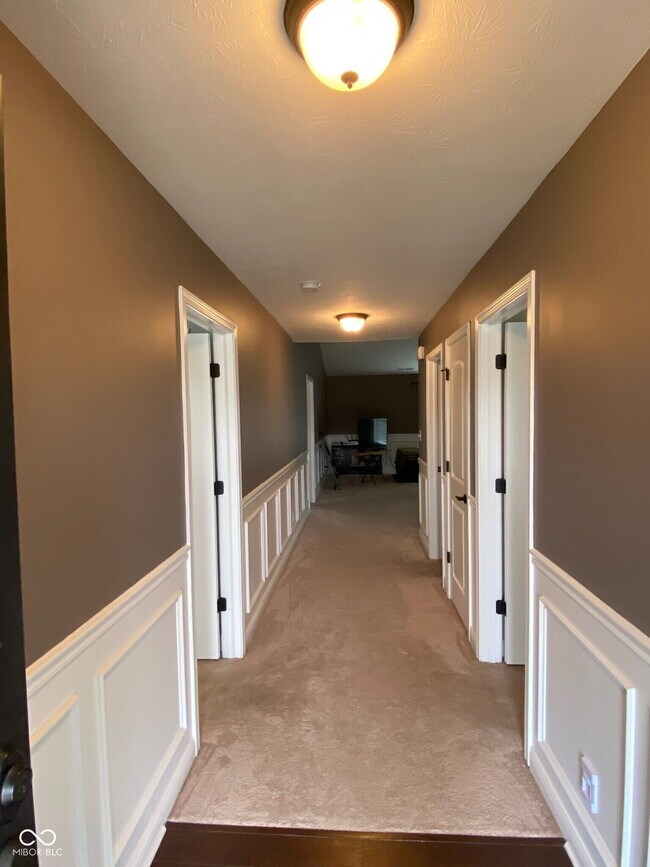 Foto del edificio - 6750 Woodcrest Dr