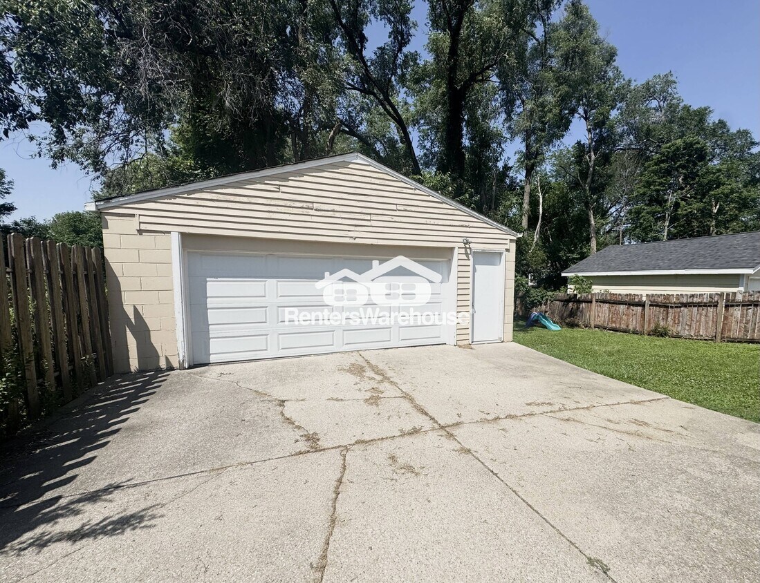 Foto principal - 5813 Clark St