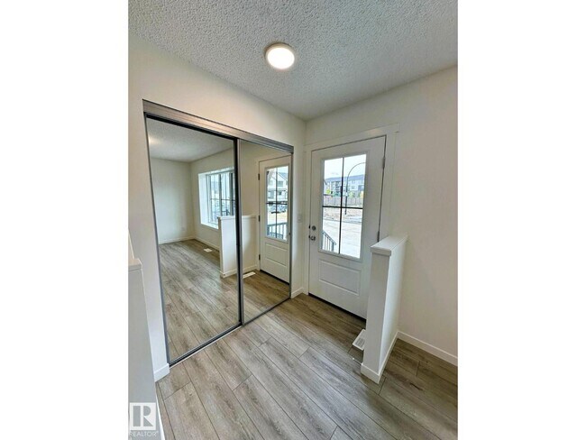 Photo du bâtiment - 525 Secord Blvd NW