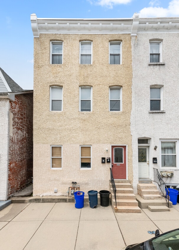 Primary Photo - 222 E Hector St