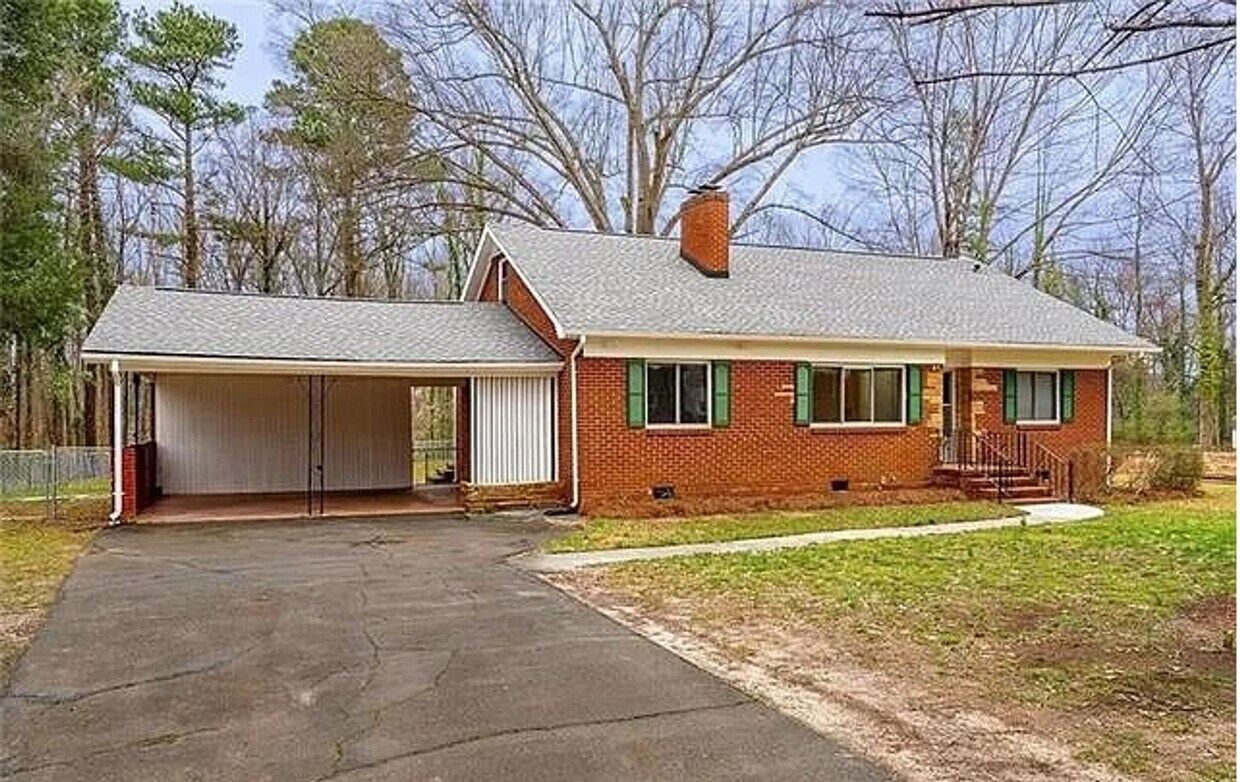Primary Photo - Beautiful full-brick 1-story home set back...
