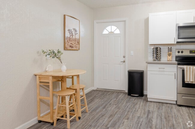 2 habitaciones, 2 baños, 925 pies cuadrados, área de comedor - U @ 19th Apartments