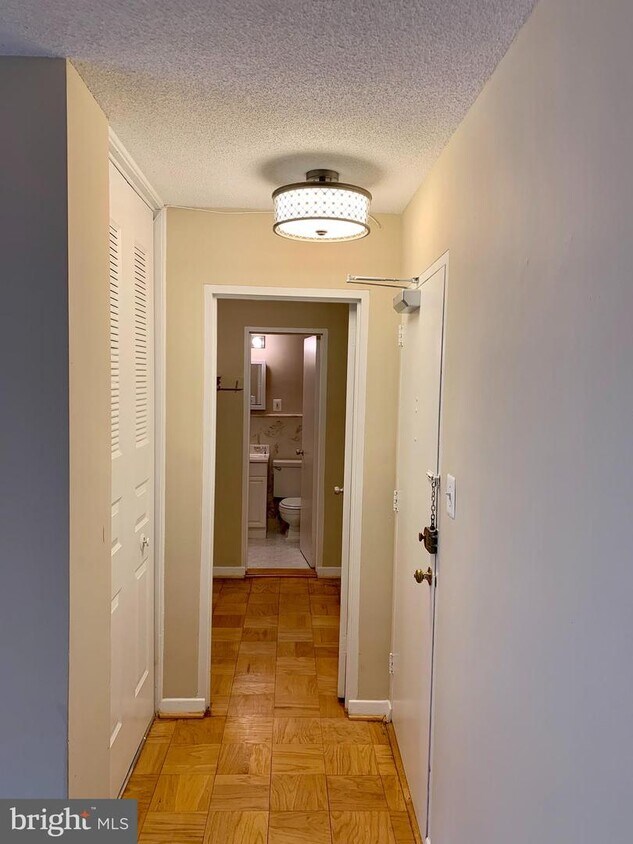 3000 Spout Run Pkwy Unit B602, Arlington, VA 22201 Condo for Rent in