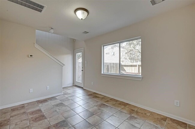 Building Photo - 3216 Clearview Cir