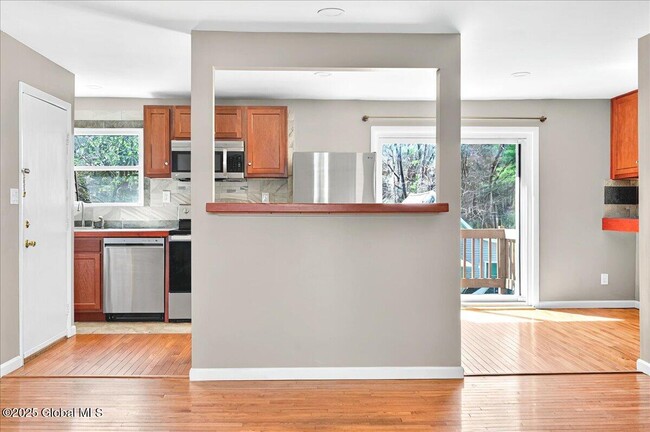 Foto del edificio - 455 Maple Ave