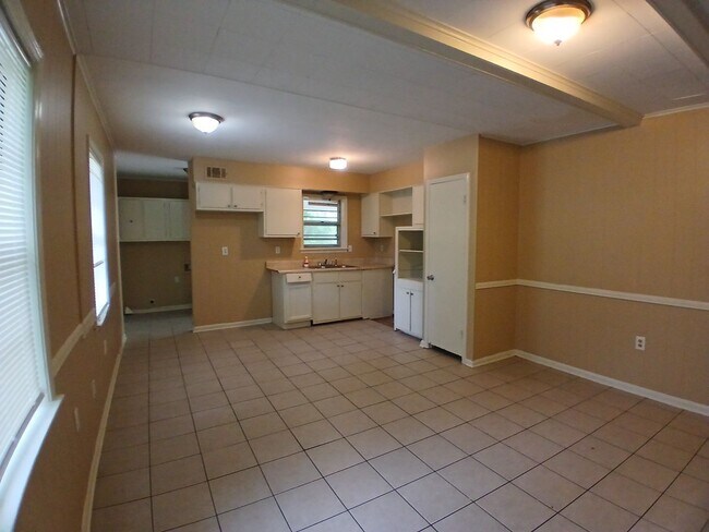 Foto del edificio - Very Nice Newly Rehabbed Home in Raleigh - $99 Move In Special