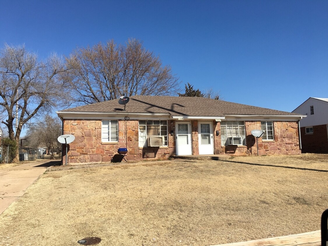 Primary Photo - 1322 W Rupe Ave
