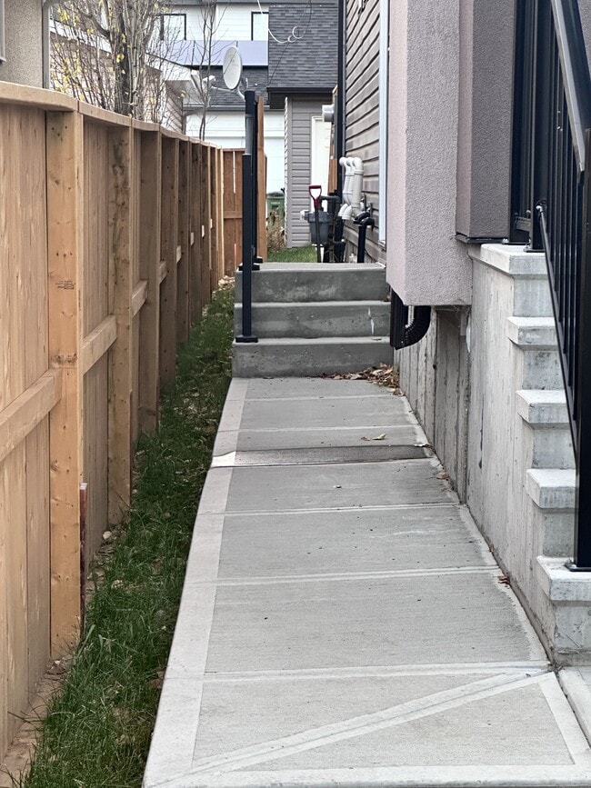 Photo du bâtiment - 10428-10147 147 St NW