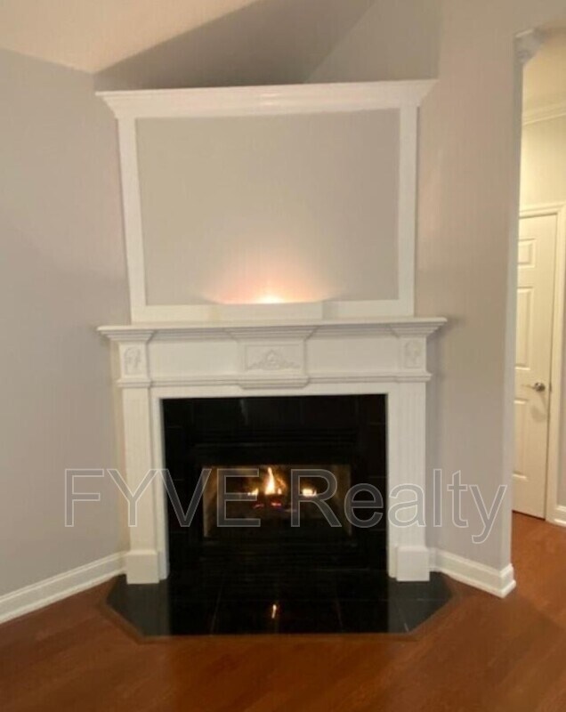 Foto del edificio - 915 Gothic Manor Ln