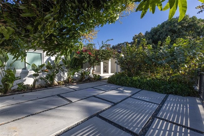 Building Photo - 4 br, 3 bath House - 3801 SW 60th Ave