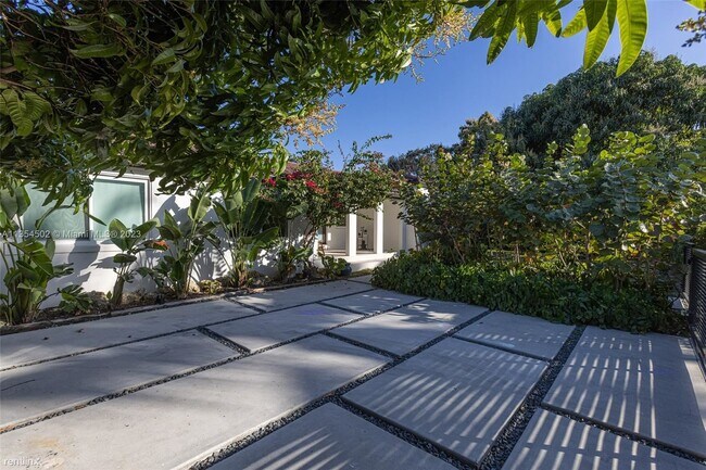 Foto del edificio - 4 br, 3 bath House - 3801 SW 60th Ave