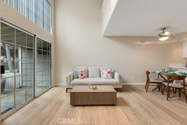 Foto del edificio - 2410 W Orangethorpe Ave