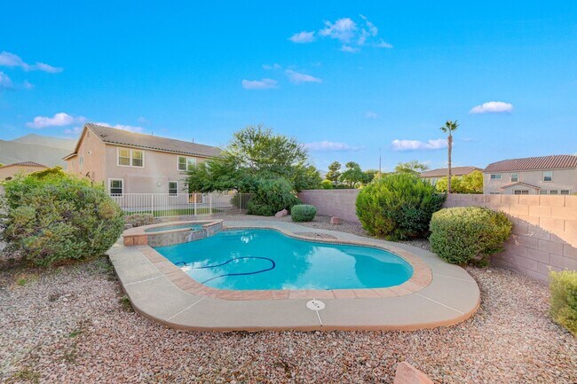 Foto del edificio - 1st MONTH FREE! Lone Mountain Heights Luxu...