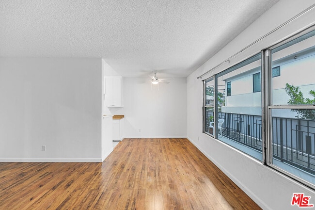 Foto del edificio - 1812 N Gramercy Pl