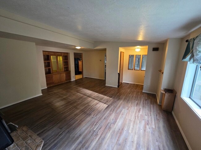 Building Photo - 20835 Valsetz Rd