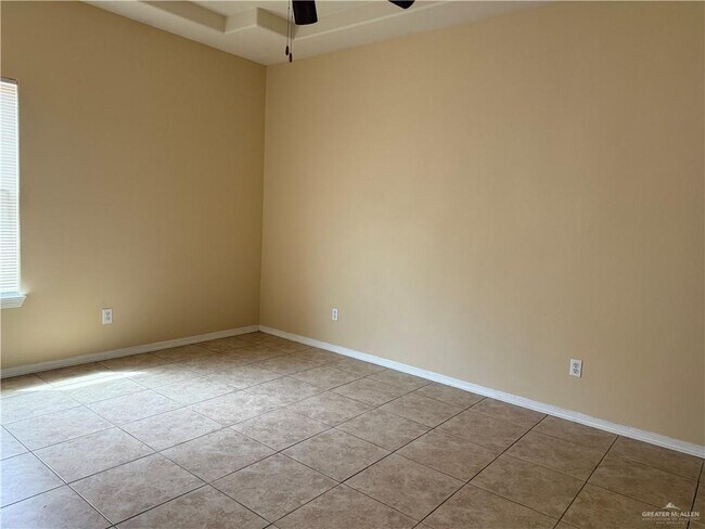 Building Photo - 10 South Dr