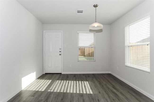 Building Photo - 111 Blue Crane St