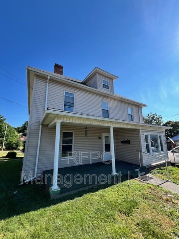 402 Straley Ave