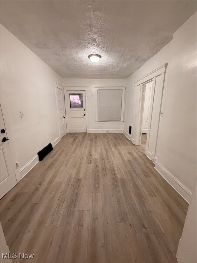 Foto del edificio - 10512 Greenlawn Ave