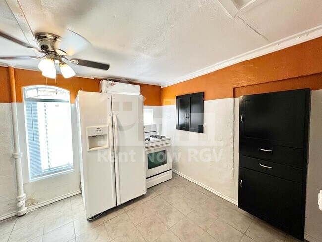 Foto del edificio - 2232 Chicago Ave