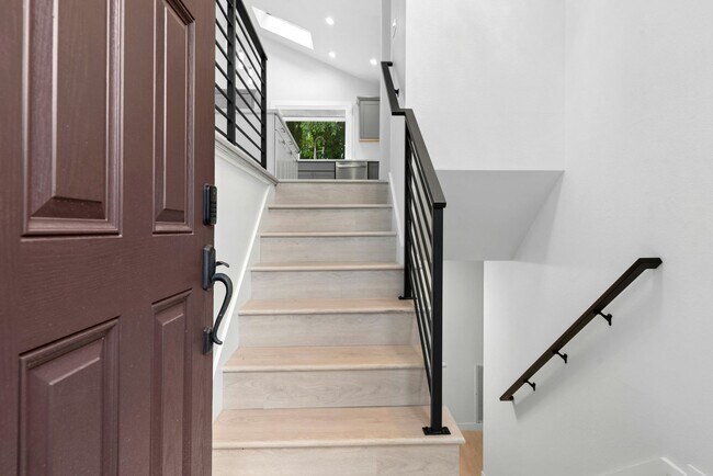 Foto del edificio - 4bd/2.5ba Bellevue Home