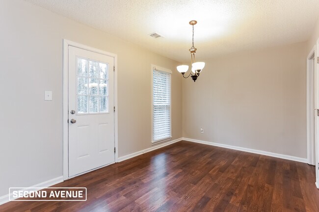 Building Photo - 290 Sumer Ln S