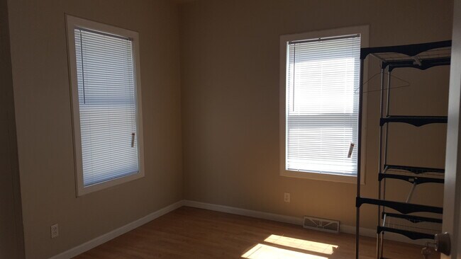 Foto del edificio - 3320 N Downer Ave