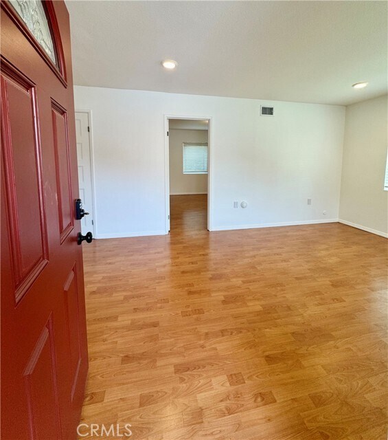 Foto del edificio - 629 E Maple Ave