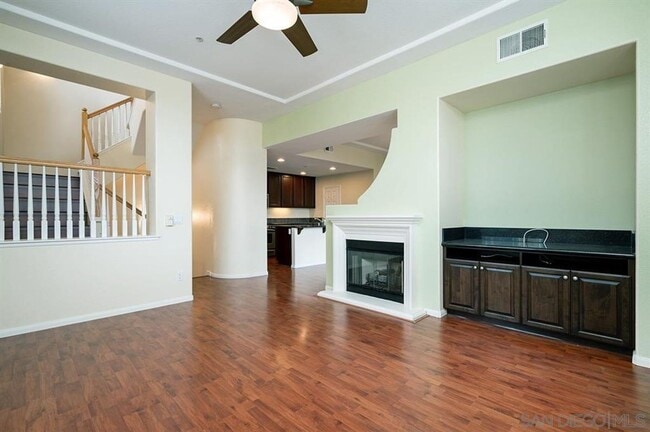 Building Photo - Gorgeous Townhome in Liberty Station!