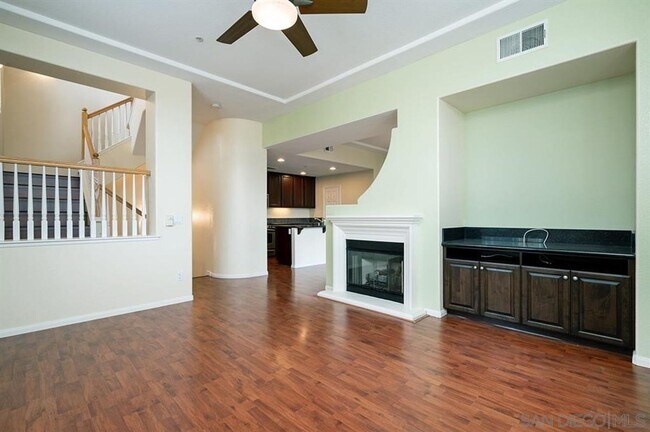 Foto del edificio - Gorgeous Townhome in Liberty Station!