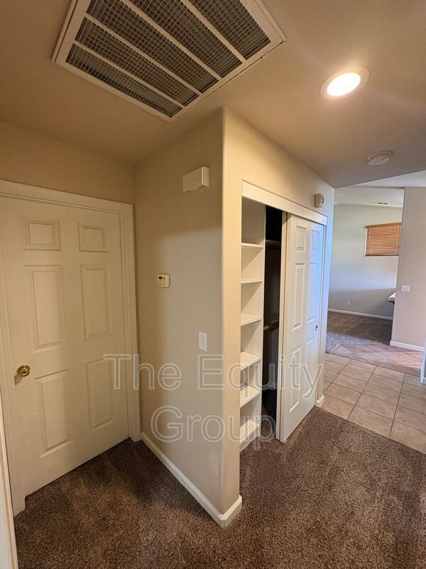 Foto del edificio - 1422 E Mesa Ct