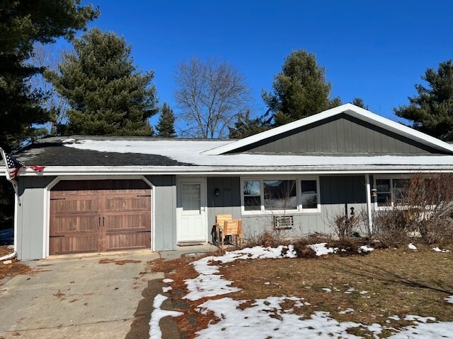 Primary Photo - 326 Green Meadow Dr