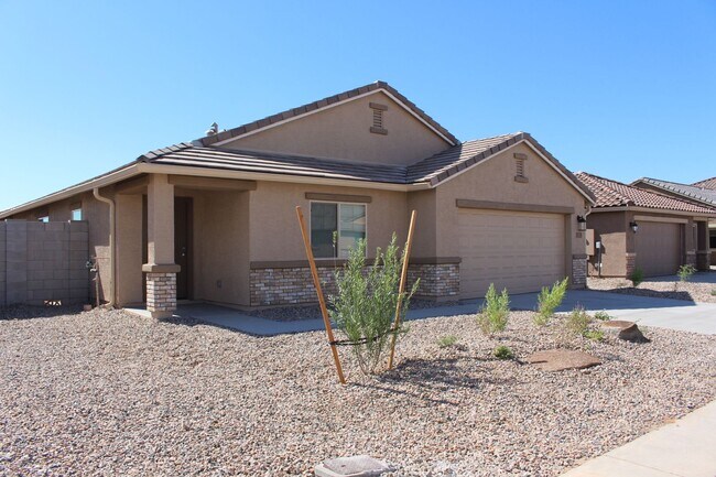 Building Photo - Mission Ranch - 4 bedroom 2 bath single st...