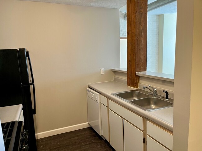 Building Photo - East Douglas Apartments
