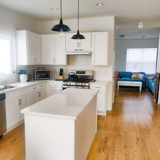 Foto del edificio - 1501 Cherry Ln