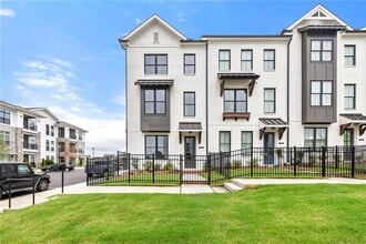 Building Photo - 532 Healy Dr