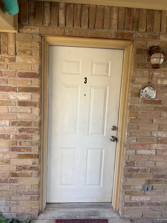 Building Photo - 2104 Paradise Dr